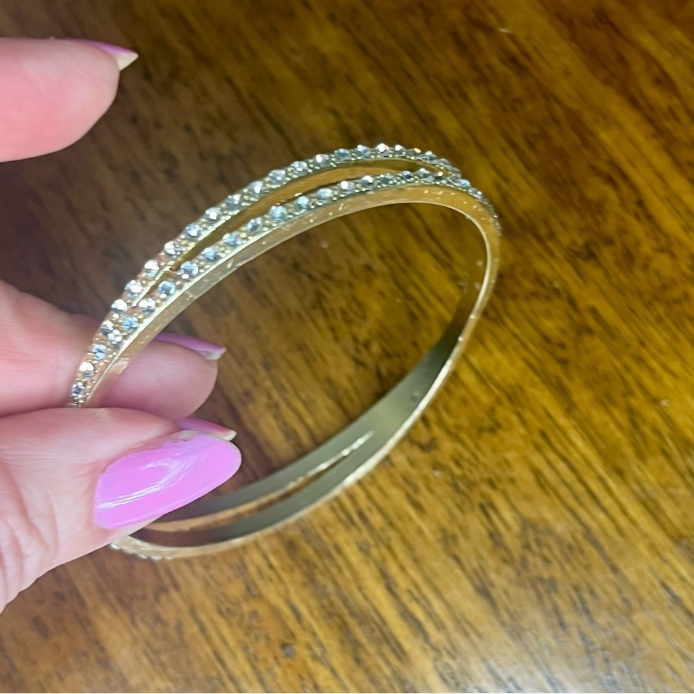 Vintage gold tone rhinestone bracelet.